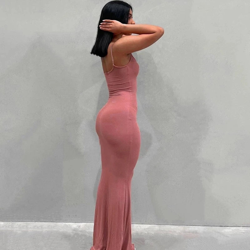 Robe longue près du corps